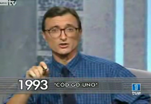 En marzo de 1993 presenta, junto a la periodista Mayte Pascual, el programa de sucesos "Código uno", de Televisión Española ...